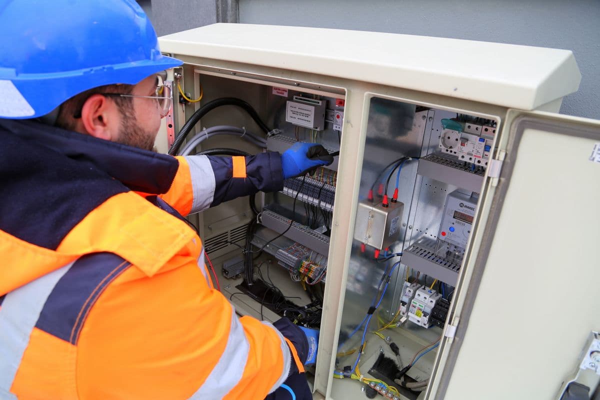 Lithium-Ion vs Lead-Acid UPS Batteries: TCO Analysis