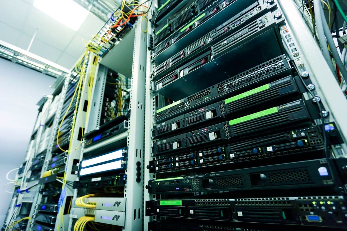 Cost of Messy Server Racks: Operational Vulnerabilities